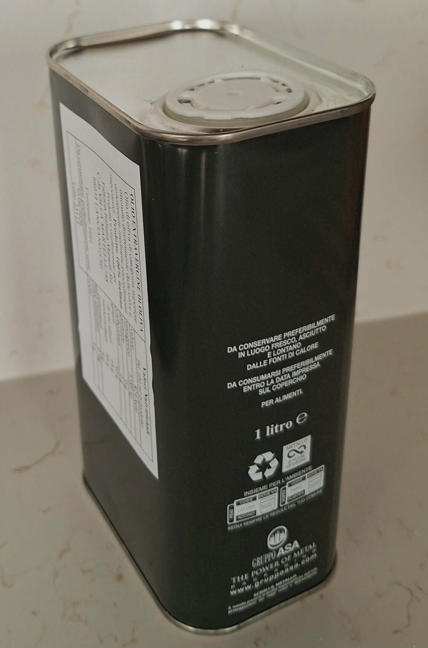 Extra Virgin Olive Oil 1L Tin showing the back of the container with recycling and nutritional information.