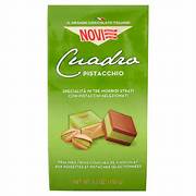 Cuadro Pistacchio Chocolate Pralines 150g packaging with green design showcasing delicious chocolate treats.